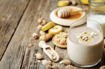 Banana, peanut butter and oat smoothie