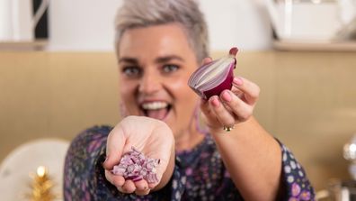 Jane de Graaff demonstrates the easy onion  dicing hack