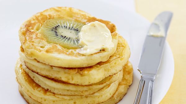 Kiwi pikelets with maple butter