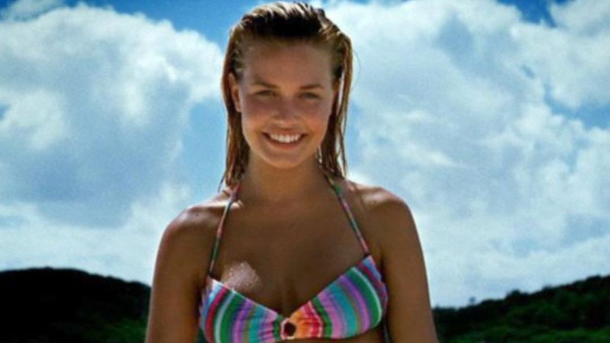 Freeze Frame: The infamous bikini-clad Lara Bingle ad that was banned  around the world - 9Celebrity