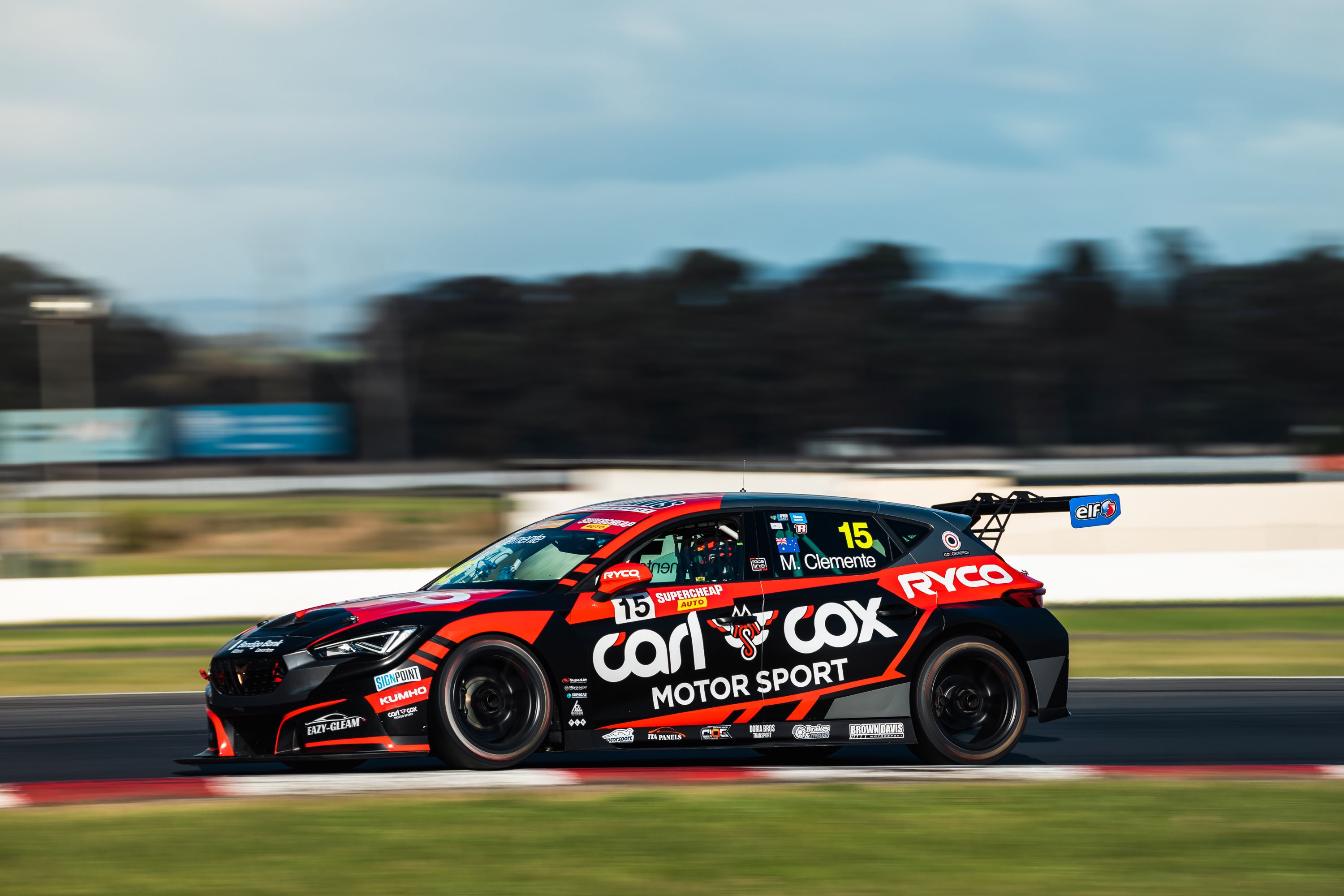 Michael Clemente vaults into TCR title contention after surviving onslaught for win