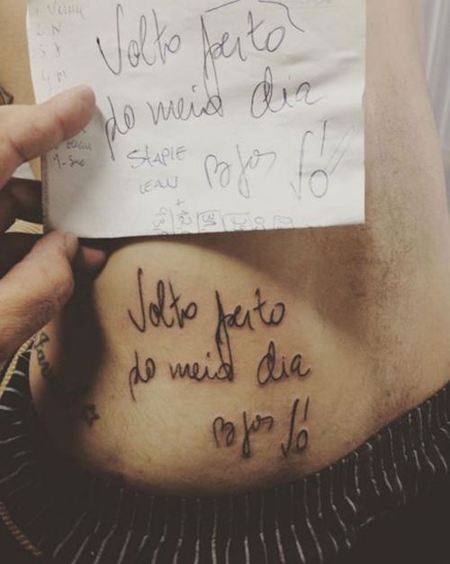 The tattoo on Leo Javeil's lower back reads "I'll be back by noon. Kisses, Grandma". (Image: Instagram @tiago_tat2)