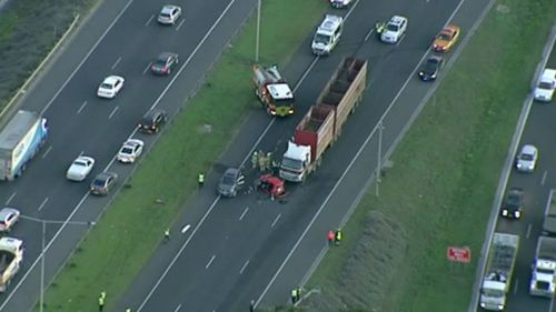 Drivers travelling citybound on the Western Ring Road are advised to get off at Boundary Road. (9NEWS)