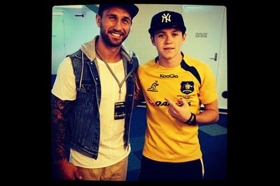 @niallhoran: "Big thanks to @quadecooper for comin down tonight! And giving me his shirt ! Big love."