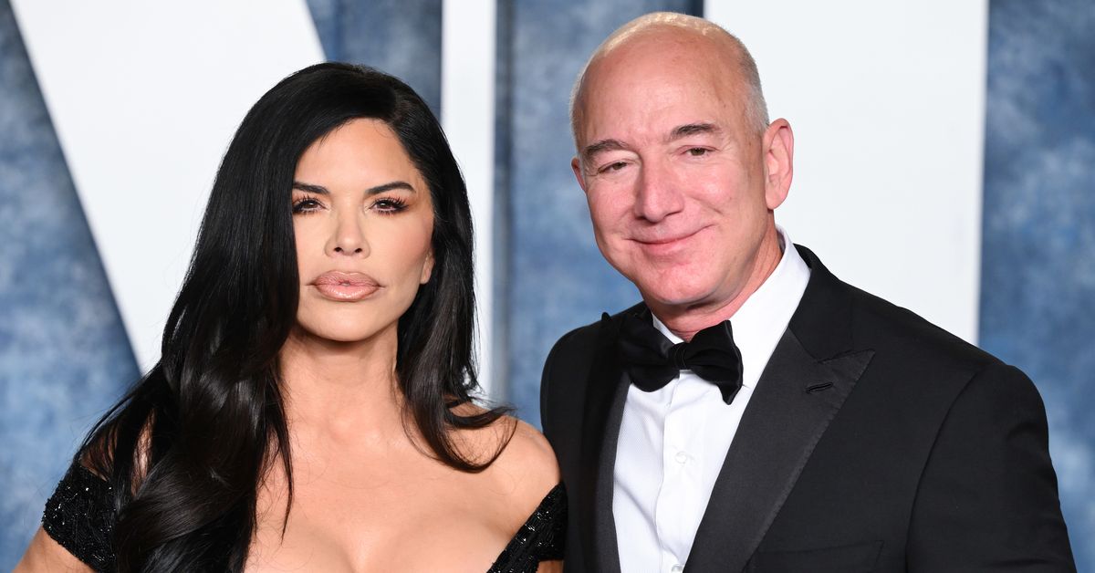 Jeff Bezos and fiancée Lauren Sánchez forced to change their wedding venue