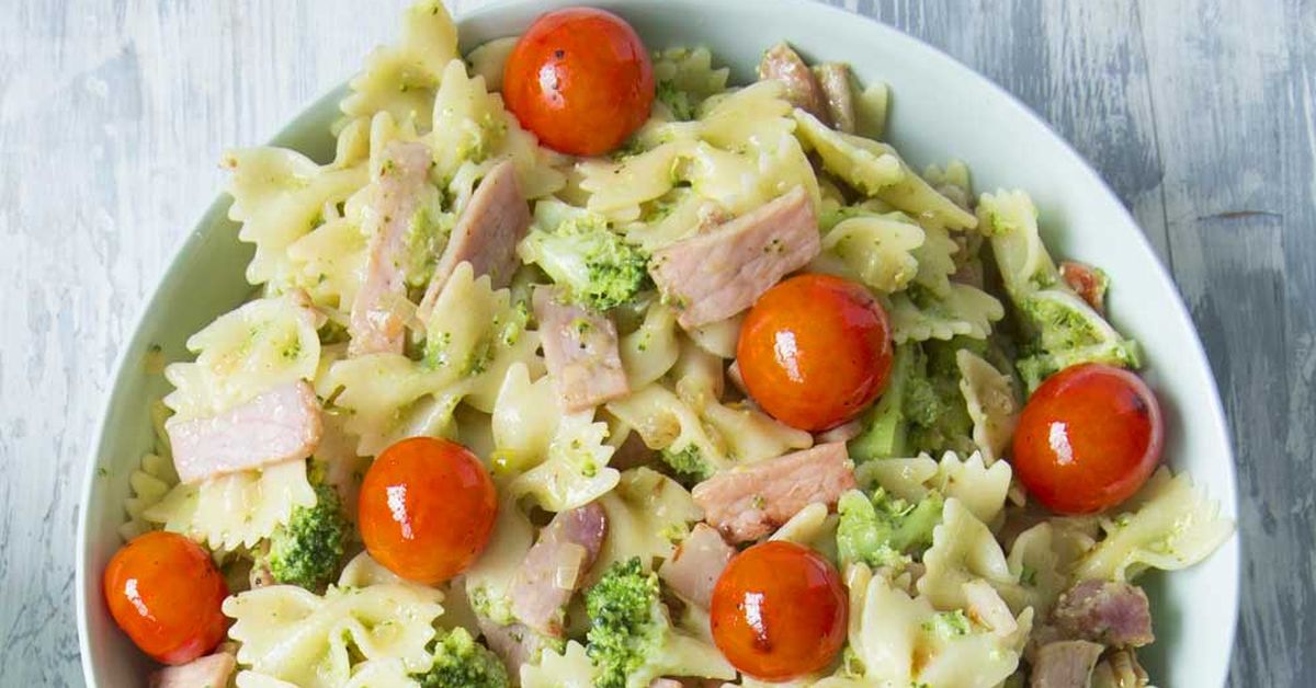 Smoky bacon, pesto and broccoli pasta bow ties - 9Kitchen