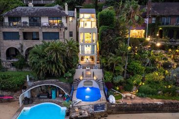 3A Carthona Ave Darling Point, skinny waterfront mansion