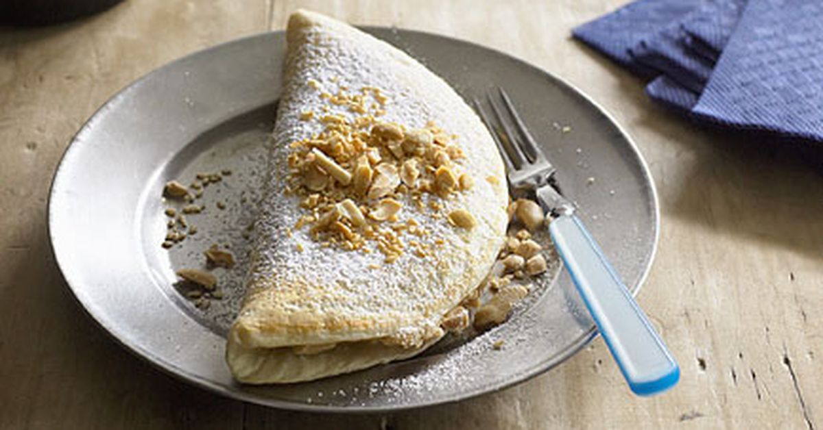 Fluffy pancakes with roasted peanuts and sesame seeds (Ban chang kuih) - 9Kitchen