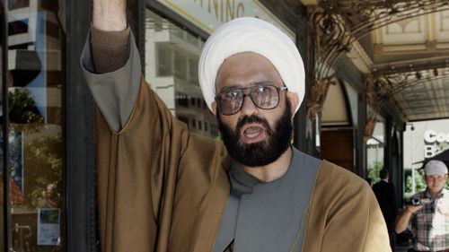 Man Monis had tea and cake at Lindt cafe before taking hostages