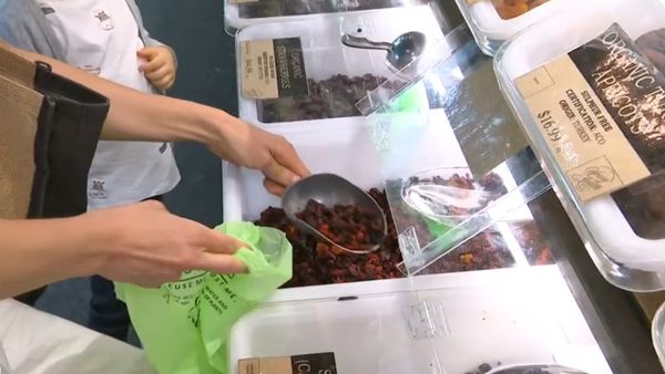 Coles To Stop Selling Single Use Plastic Plates Cups And Cutlery By July 1 2021 To Cut Down On Waste