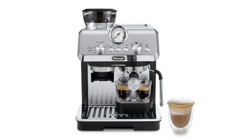 DeLonghi's latest manual coffee machine is perfect for the aspiring barista.  