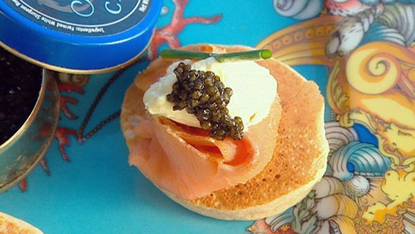 Caviar & salmon blinis