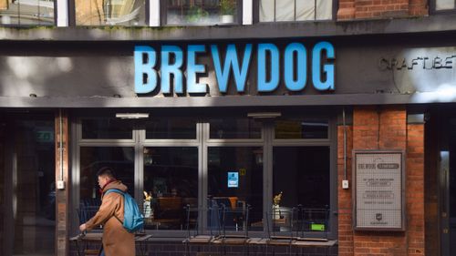 BrewDog barının iç görüntüsü.