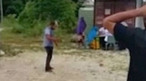 Asylum seeker who set himself alight on Nauru dies