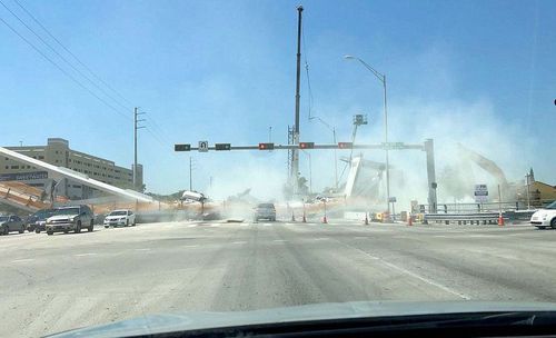 The moment the 950-tonne bridge collapsed was caught on camera. (Twitter / @meganmfernandez) 