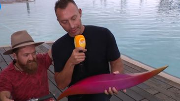 Thorpe, Scooter reveal first piece of Olympic emblem