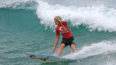 Bethany Hamilton competes in 2006. (AAP)