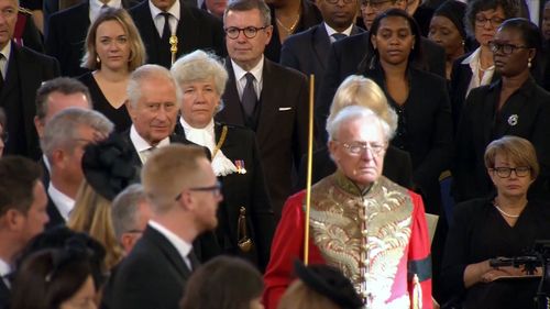 Król Karol II i królowa małżonka Camilla przybywają do parlamentu Wielkiej Brytanii.