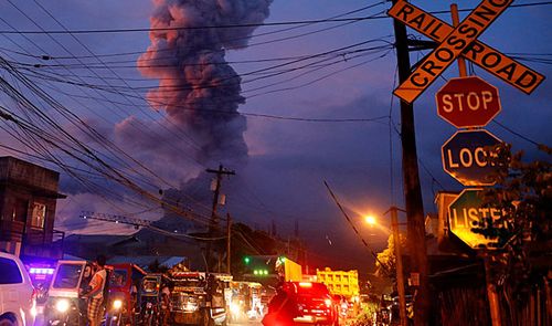The eruption of Mount Mayon has triggered an emergency in the Philippines province of Albay. (Photo: AP).