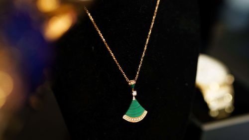 A﻿ designer Bulgari gold diamond necklace worth $11k as well as other pricey jewellery is up for grabs as part of an auction of lost property found at an Australia airport.