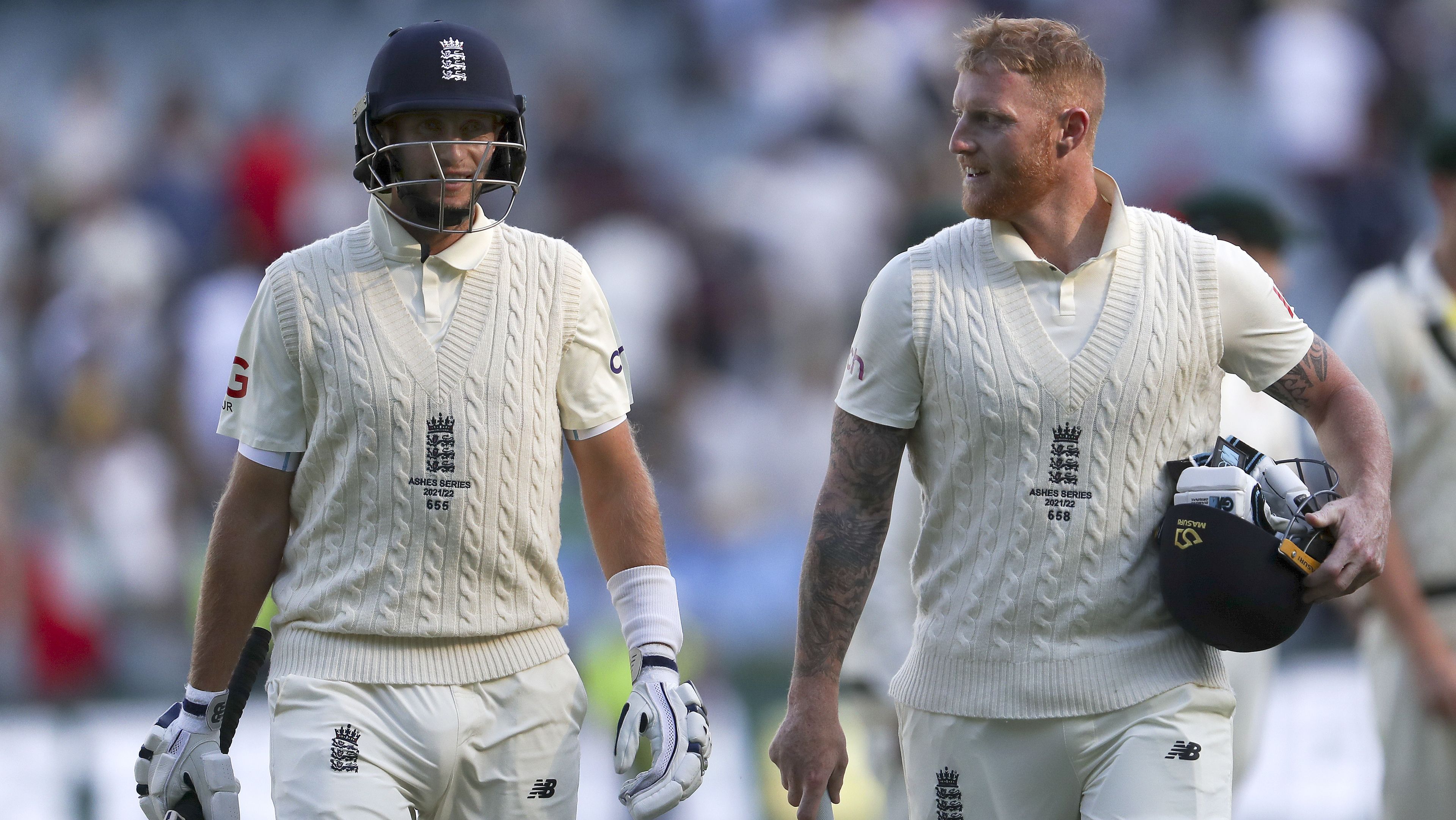 Joe Root and Ben Stokes leave the field.
