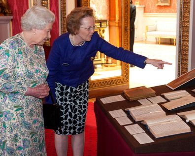 Queen Elizabeth viewing Queen Victoria's diaries