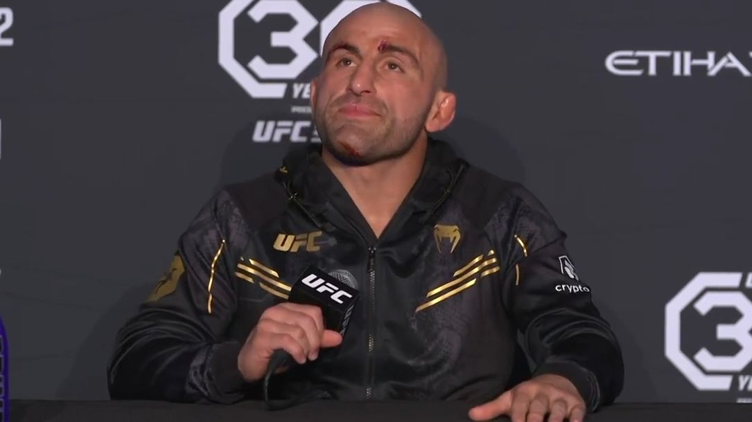 'Doing my head in': Alexander Volkanovski opens up on mental health struggles in raw press conference 