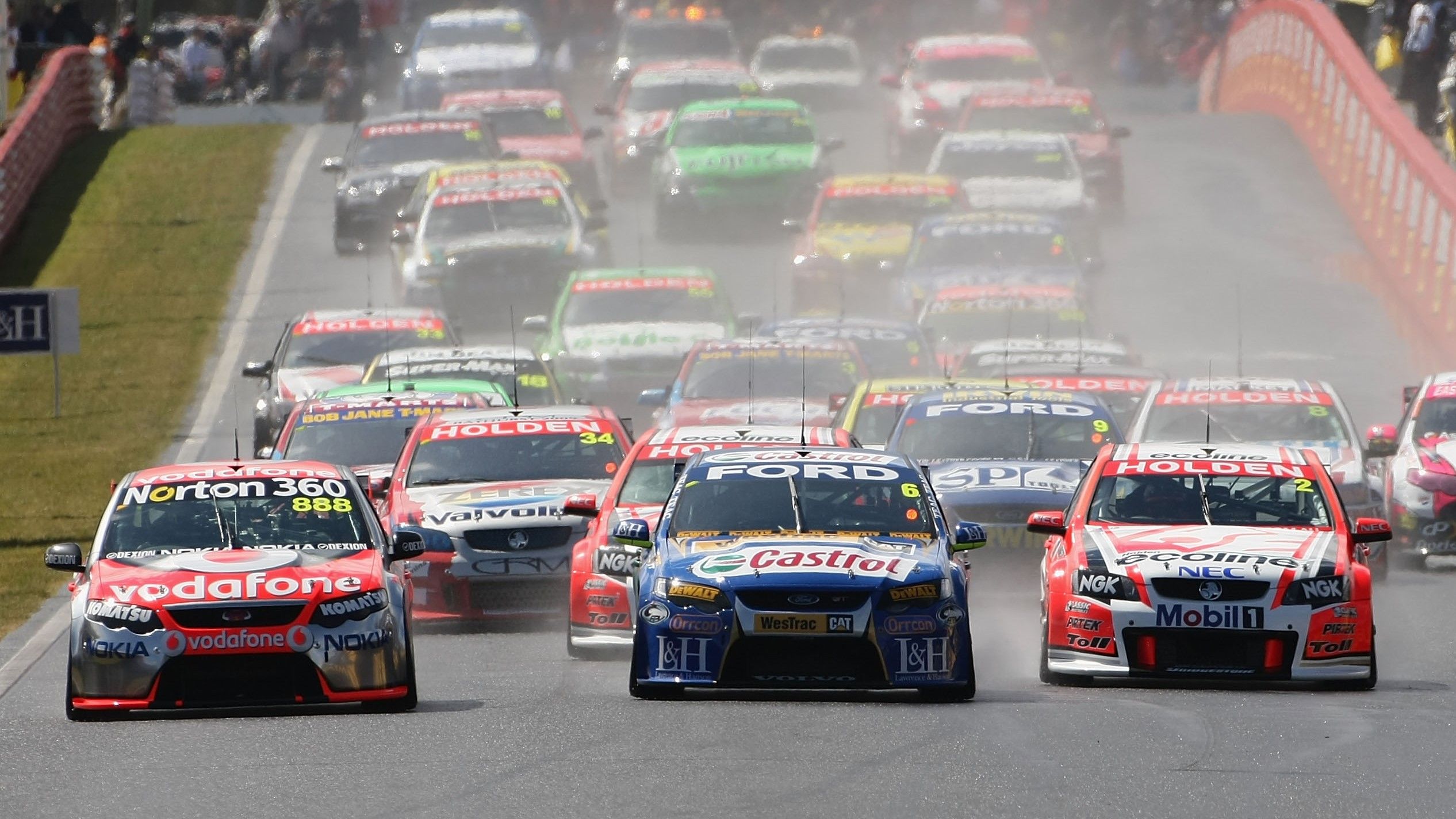 The start of the 2009 Bathurst 1000, which was won by Garth Tander and Will Davison.