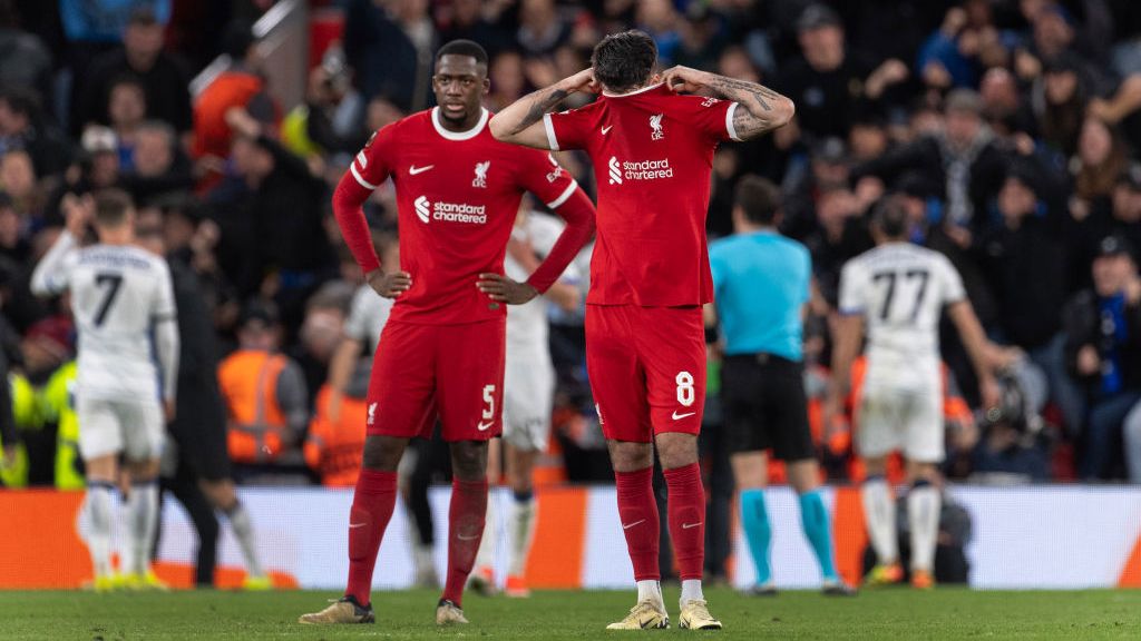Dominik Szoboszlai and Ibrahima Konate of Liverpool look dejected after Atalanta&#x27;s third goal.