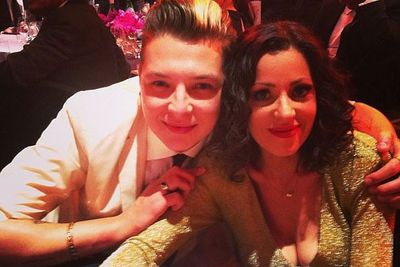 How cute! Singer John Newman cosies up to Tina Arena before the pre-party fun.