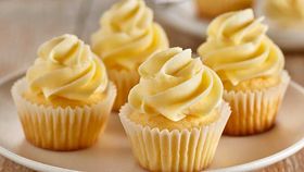 Classic vanilla buttercream icing cupcakes