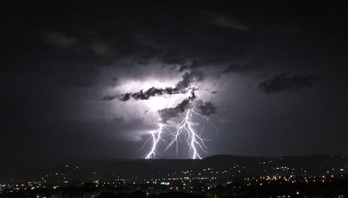 A thunderstormstorm struck the Gold Coast earlier this week. (9NEWS)