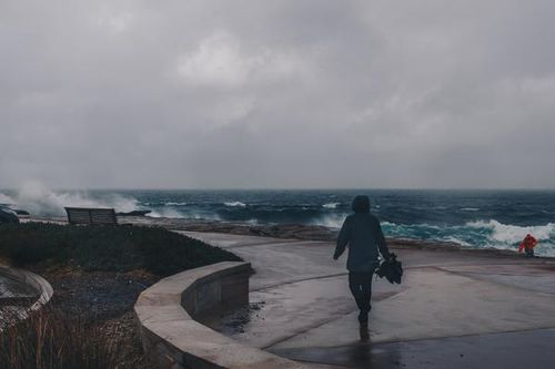 A chilly stroll in Clovelly, NSW. Picture: Dan Thompson