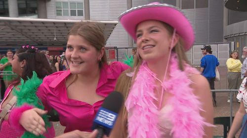 Harry Styles fans tell 9News reporter Alex Heinke they are "so excited" for the concert.