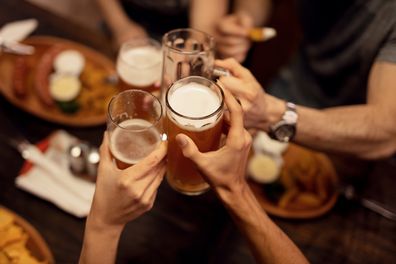 friends sharing drinks at a pub