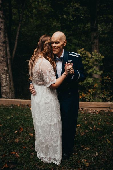 Bride has photoshoot with terminally ill father before wedding.