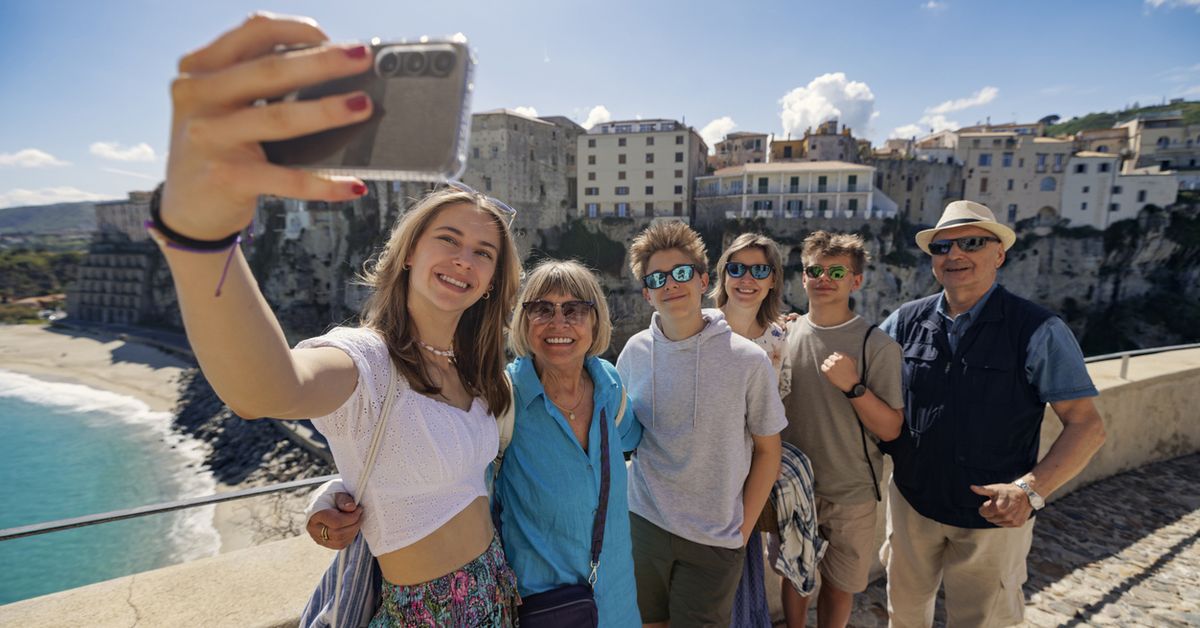 Mistakes that are exposing you to scams while travelling