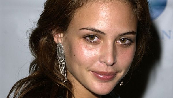 Nobody glows quite like actress, model and natural beauty guru Josie Maran. Image: Getty.