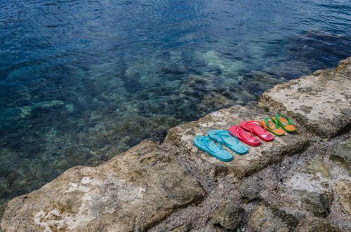 Thongs might be synonymous with the Aussie summer, but don't expect them at the citizenship ceremony. 