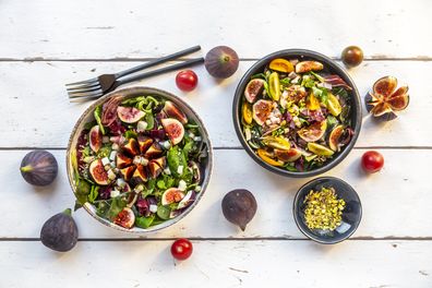 Mixed salad with fig, tomato, ham, cheese, pistachio
