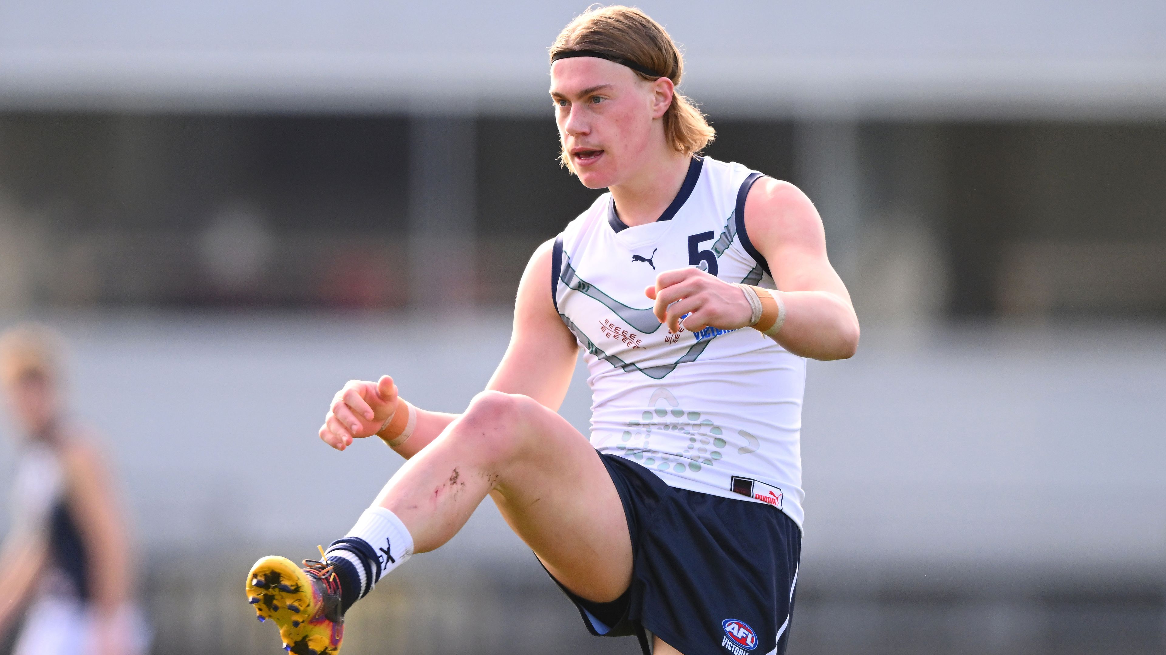 Harley Reid kicks the ball during the 2023 U18 Boys Championships match between Vic Country and Vic Metro.