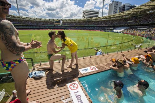 Michael Langridge re-enacts his proposal to Tori Roebuck on the pool deck. (AAP)