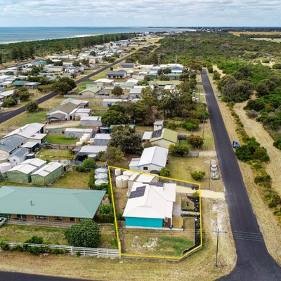 Vibrant blue shack in seaside town of South Australia listed for $420,000