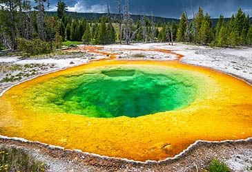 The world's largest supervolcano is in which US national park?