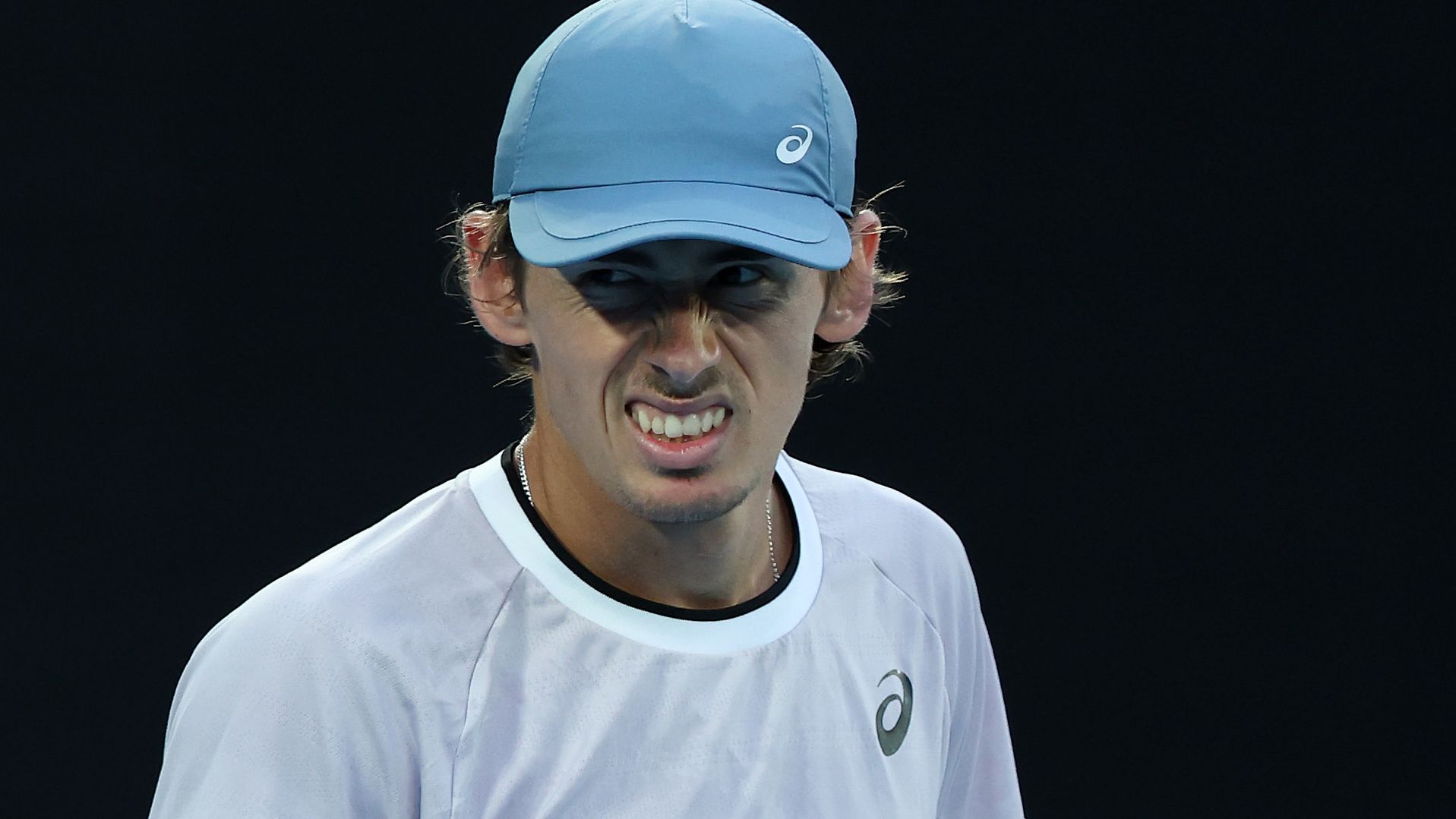 MELBOURNE, AUSTRALIA - JANUARY 23: Alex de Minaur of Australia reacts during the fourth round singles match against Novak Djokovic of Serbia during day eight of the 2023 Australian Open at Melbourne Park on January 23, 2023 in Melbourne, Australia. (Photo by Mark Kolbe/Getty Images)