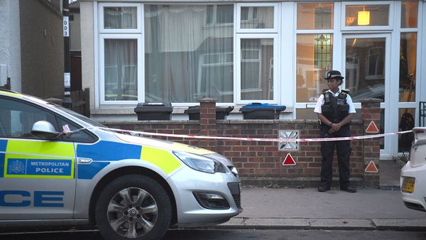 pregnant woman stabbed in London