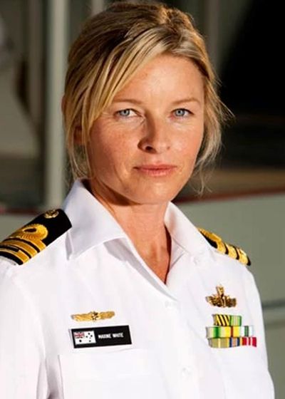 Tammy MacIntosh as Commander Maxine 'Knocker' White