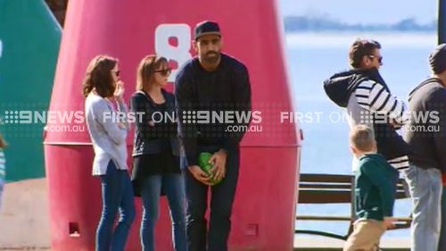 Goodes kicks with a young fan in Geelong today. (9NEWS)