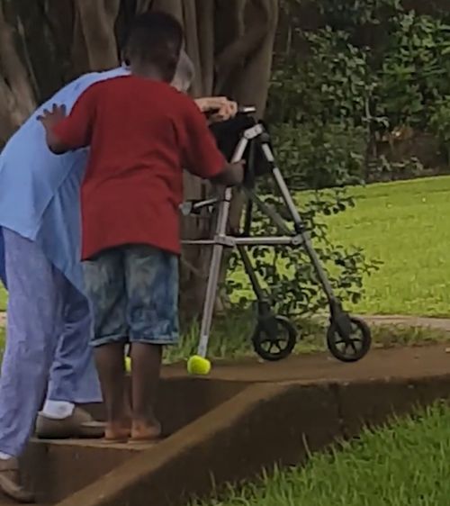 Georgia boy, Maurice Adams Jr., has been praised for his gentlemanly gesture for an elderly woman. Picture: Facebook.