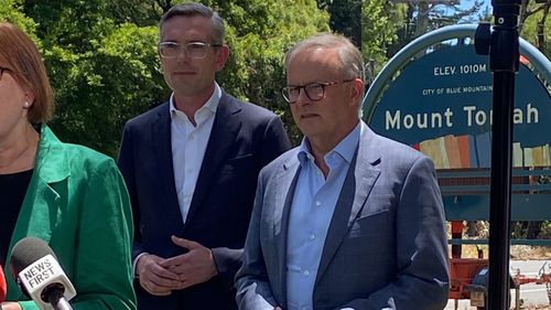 Anthony Albanese and Dominic Perrottet announce funding to repair Blue Mountains Bells Line of Road.